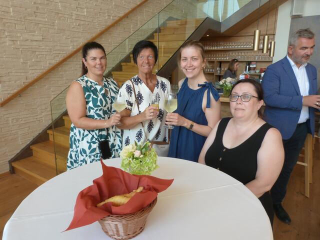 Die Gäste strahlten und genossen den Festakt. 