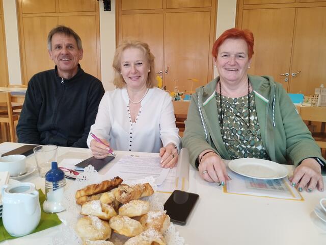 Pedro Widler, Ulrike Weber und Ingrid Heinbach (vl) von der Agendagruppe Tesarekplatz setzen sich für mehr Grün im Grätzl ein. | Foto: Agende 10