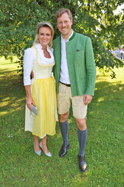 „Das Bekenntnis zur Natur halten wir bei Gössl in Ehren – und ist in unseren Modellen eingewoben“, so Maximilian Gössl Familienunternehmer und Gössl Geschäftsführer. Im Bild mit Alexandra Meissnitzer. | Foto: Uwe Brandl