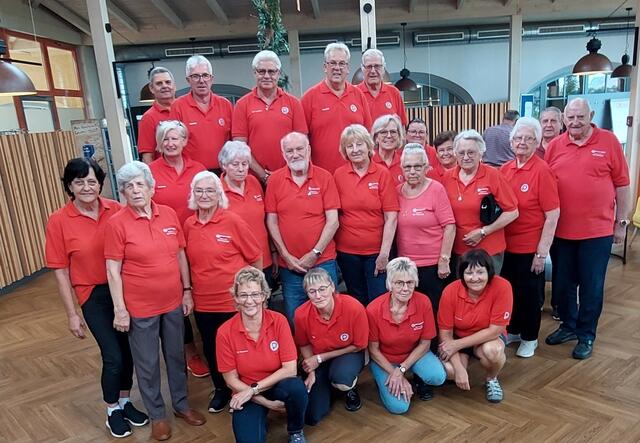 Die Frauentaler Mannschaften mit dem Vorsitzenden Gerhard Fink, Obmann-Stv. Gerhard Koch, der Sektionsverantwortlichen Grete Scheucher und Vertreterin Ingrid Mörth | Foto: Gerlinde Koch