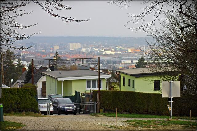 Ein 61-Jähriger fuhr gegen 14 Uhr mit einem Klein-Lkw auf die Lagerwiese im Bereich Am Wolfersberg, um Arbeiten am dortigen Spielplatz durchzuführen. (Archiv)