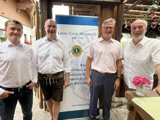 Martin Fingerhut (neuer Sekretär), Günther Wildfellner (neuer Präsident), Andreas Berger (voriger Präsident), Hannes Strand (voriger Sekretär).
 | Foto: Lions