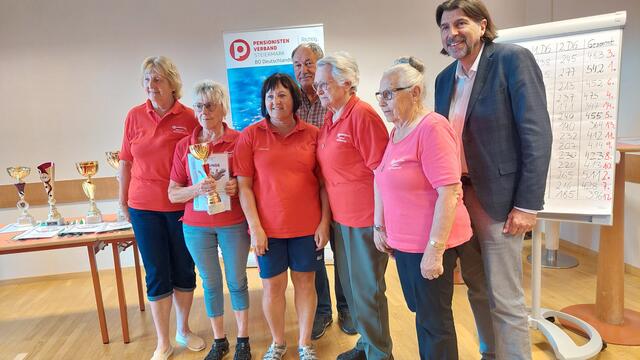 Auch Bgm. Josef Wallner und PVÖ-Bezirksvorsitzender Heinrich Kern gratulierten allen Teilnehmerinnen und Teilnehmern. | Foto: Koch