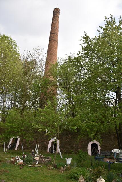Der Rauchfang vom Ziegelofen steht noch heute. | Foto: Alexandra Goll