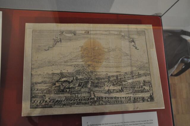 Die Radierung aus dem Archiv des Stiftes zeigt die Stadt Innsbruck um 1750. | Foto: Helmuth Oehler