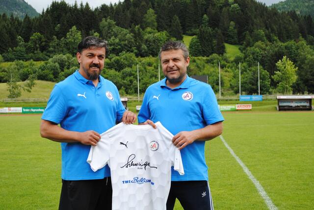 Das neue Trainerteam der SV Schweiger Reutte Juniors, Hüseiyn Koruk und Metin Tür (v.l.). | Foto: Carolin Hauser, SVR