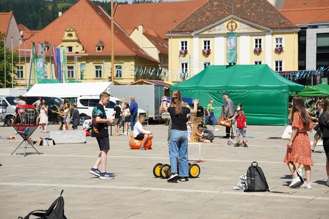 So lustig ging's beim Schulschlussfest am Hauptplatz zu. | Foto: Stadt Bruck
