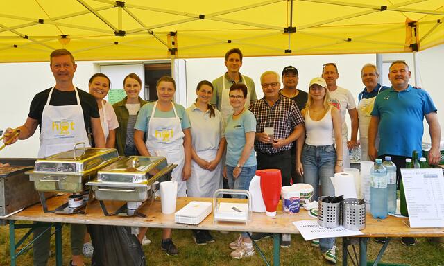 Die Gumpoldskirchner Volkspartei mit GPO Stefan Petrovitz, Bürgermeister Ferdinand Köck, Vizebürgermeisterin Dagmar Händler und ihr Team.