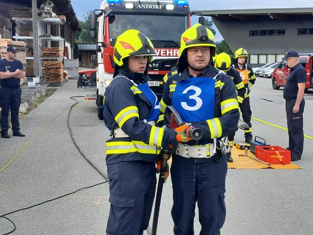 Zwei Gruppen der FF Andorf traten zur "Technische Hilfeleistung" an.