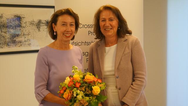 Organisatorin und Gründerin des Women Excellence Circle Doris Schulz, die Veranstalterin des Aufsichtsrätinnen-Lehrgangs ist mit Lehrgangsleiterin Sabine Pelzmann. | Foto: @medienfrau Doris Schulz 