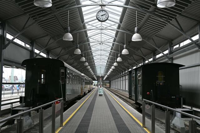 Bahnhofshalle, von da gehen die Züge nach Groß Gerungs
