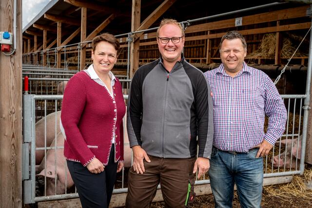 Vizepräsidentin der LK NÖ Andrea Wagner, Manuel Hauer und Bezirksbauernkammerobmann Christoph Kadrnoschka (v.l.) | Foto: LK NÖ/Georg Pomaßl
