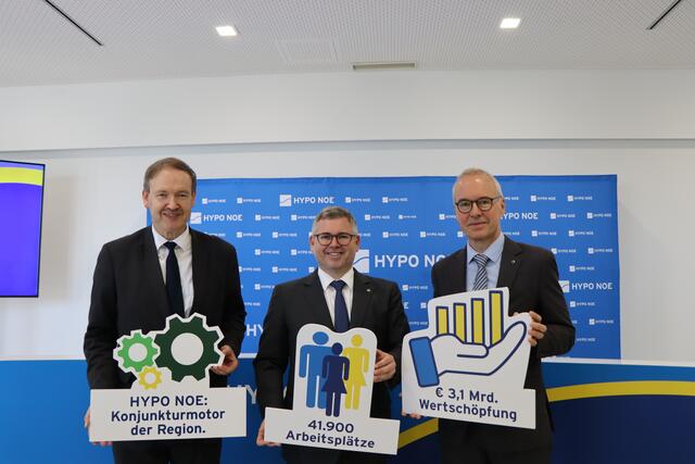 Christian Helmenstein, Leiter Economica Institut für Wirtschaftsforschung, Finanzlandesrat Ludwig Schleritzko und HYPO NOE Vorstand Wolfgang Viehauser | Foto: Franziska Stritzl
