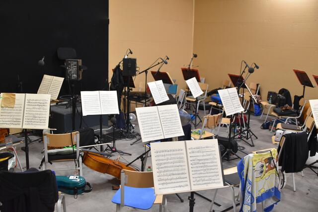 In der Hütte des Orchesters, da ein Orchestergraben im Steinbruch nicht möglich wäre.  | Foto: Katharina Podiwinsky RMA