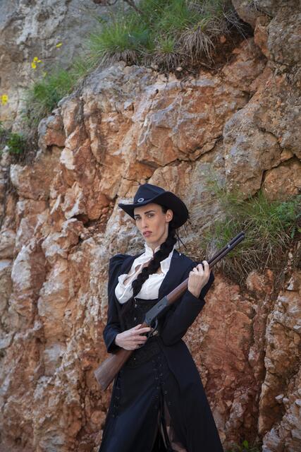 Anja Hrauda als Bell. | Foto: Kornfeld, Courtier, Karl-May-Festspiele, Hiller Communications