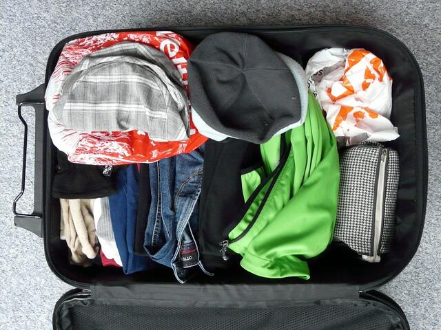 Ich packe meinen Koffer und nehme mit: Sonnencreme, Pflaster, Insektenschutz, Lutschtabletten ... (Symbolbild) | Foto: pixabay.com