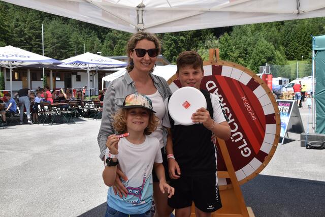 Familie Schmidhofer staubte bei der ORF Radio Tirol Sommerfrische coole Preise ab. | Foto: Kendlbacher
