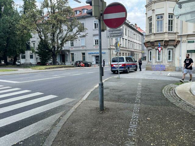 Das Gebiet rund um die Kaiserfeldgasse wurde weiträumig abgeriegelt. | Foto: MeinBezirk