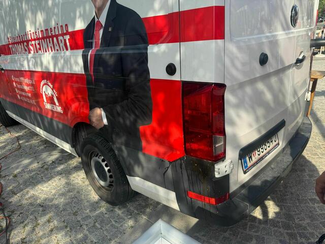 Steinharts Auto wurde getroffen. | Foto: SPÖ Simmering