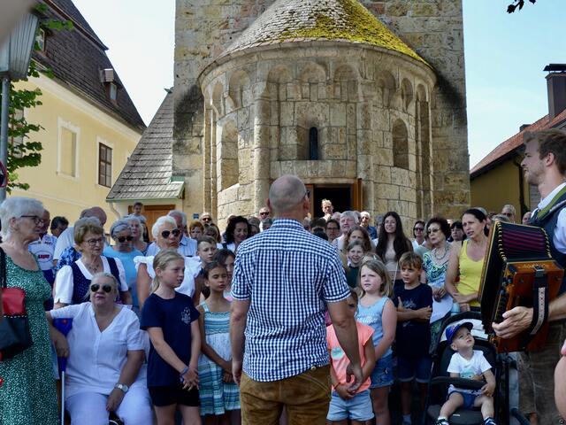 Über 60 Mitwirkende in Thernberg beim „Erzherzog Johann Jodler“ | Foto: Elisabeth Peinsipp 