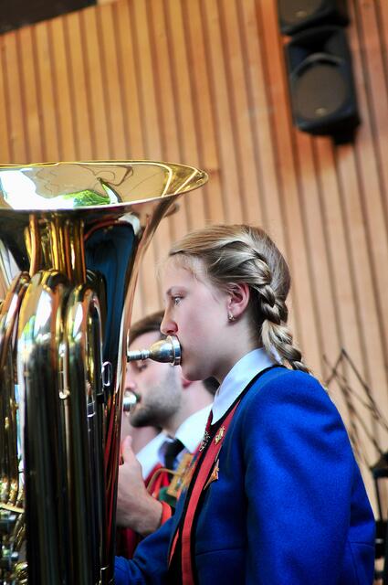 Die Jugend zeigte ihr Können – und dass auch (ganz) große Instrumenten perfekt bedient werden, wurde unter Beweis gestellt. | Foto: Hassl