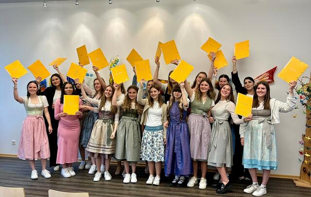 Alle 18 Schülerinnen beendeten die Fachschule. | Foto: Elisabethinum