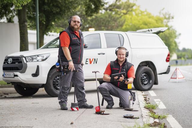 Die EVN Wasser Experten Manuel Brixler und Dominic Riesenhuber im Einsatz. | Foto: EVN / Daniela Matejschek