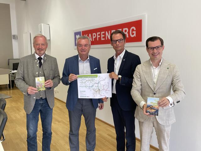 Touristen sollten mit den Öffis zu uns kommen, da sind sich Walter Schweighofer, Anton Lang, Matthäus Bachernegg und Stefan Hofer einig. | Foto: Kern
