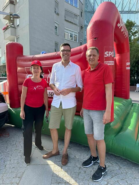 Miletić und Steinhart (r.) mit Simmerings Nationalratskandidat Heinrich Himmer (alle SPÖ) beim Familienfest. | Foto: SPÖ Simmering