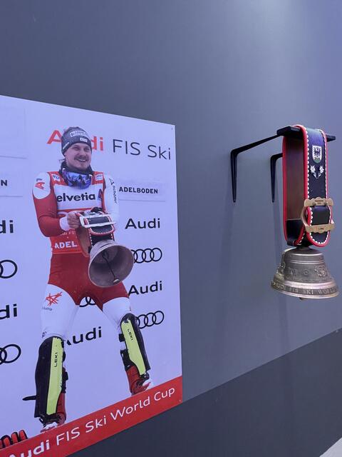 Bild von Manuel Feller, Glocke für 2. Rang (re.). | Foto: Kogler, GEPA Pictures/M. Mandl