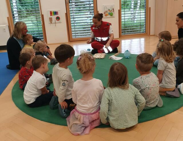 Freiwilligenreferentin Evelyn Pichler begeistert die Kinder
