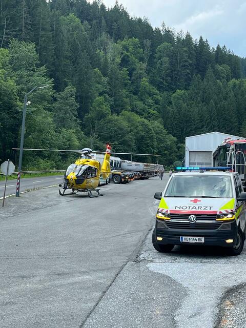 Der Notarzthubschrauber musste in Salla landen, ein Motorradfahrer war schwer verletzt. | Foto: R. Rock/Rotes Kreuz Stmk.