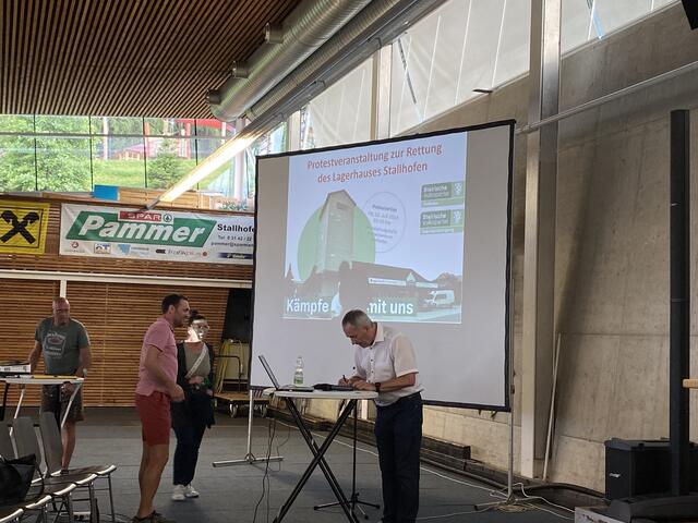 Es liegen in Stallhofen und Geistthal-Södingberg mehrere Unterschriftenlisten auf. | Foto: Leinfellner