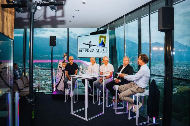 Die Zukunft der Alpen. Pragmaticus hat zur Diskussion am Bergisel eingeladen. | Foto: Michael Venier