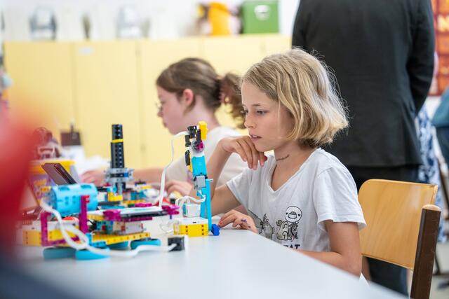 Die MS Kematen ist eine von insgesamt fünf MINT-Pilotschulen in Tirol und setzt auf einen eigenen MINT-Schwerpunkt. | Foto: © Land Tirol/Järvinen