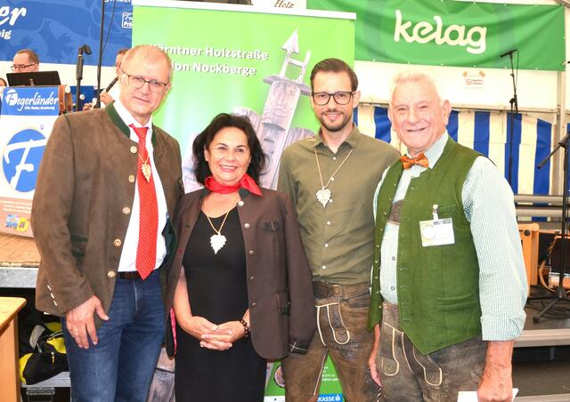 BM Erich Stampfer, Gnesau, Christine Sitter, GF Nockberge-Oberkärnten, LR Sebastian Schuschnig, Holzstraßenvater Günter Sonnleitner