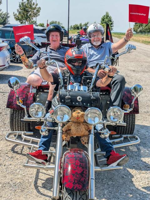 Die Seniorinnen und Senioren des PKZ Draßburg durften wieder auf dem heißen Eisen der Biker mitfahren. | Foto: Samariterbund Burgenland
