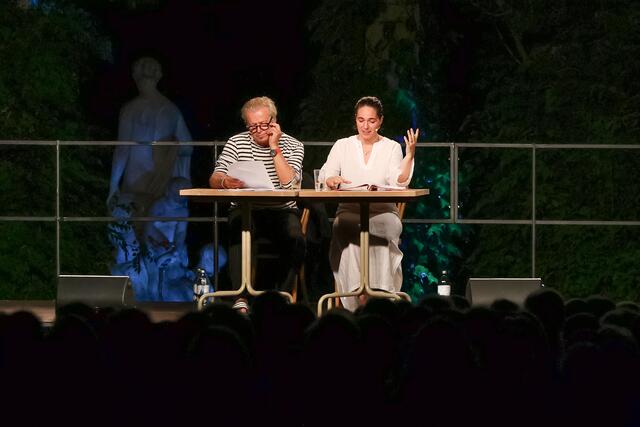 Schwimmender Salon: Roland Koch und Verena Altenberger  | Foto: thermalbad vöslau