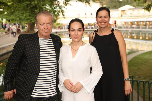 Schwimmender Salon: Roland Koch, Verena Altenberger und Carina Hochebner. | Foto: thermalbad vöslau