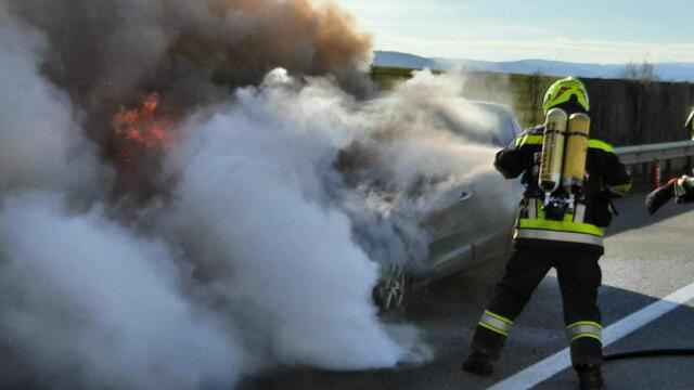 Zu einem Fahrzeugbrand kam es am Sonntagmorgen am Knoten West in Graz. (Symbolfoto) | Foto: FF Grafenwörth
