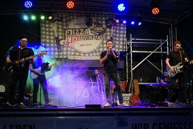 Auch das musikalische Programm mit Auftritten wie der Coverband PIZZA PROVINZIALE und den Volksmusik-Trio DIE JUNGEN WULKATALER sorgte für ausgelassene Stimmung und gute Laune bei den Besuchern. | Foto: Stadtgemeinde Mattersburg