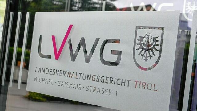 Landesverwaltungsgericht bestätigt Urteil und Geldstrafe für "Wolfsgruß" | Foto: zeitungsfoto.at