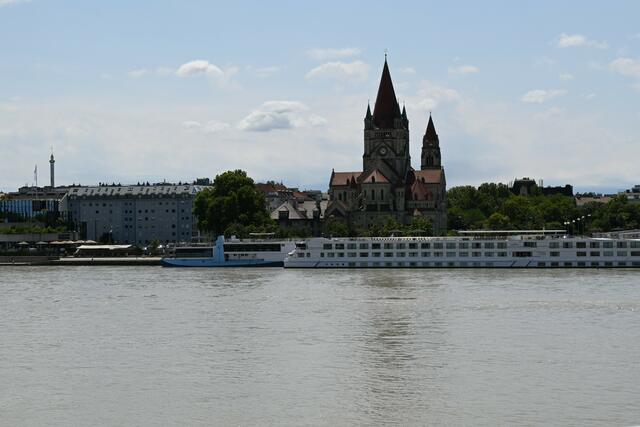 Donau, Franz von Assisi Kirche im zweiten Bezirk, Schiffsanlegestelle 