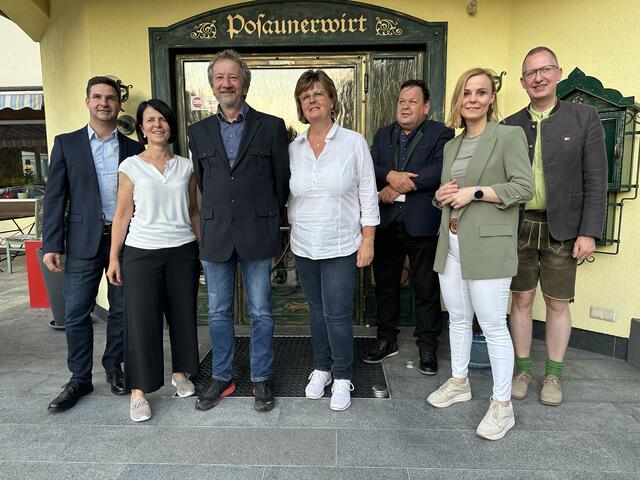Maria Hauser, Michael König und Ingrid Ganser arbeiten seit 35 Jahren im Kardinal-Schwarzenberg-Klinikum.

 | Foto: Betriebsrat Kardinal Schwarzenberg Klinikum