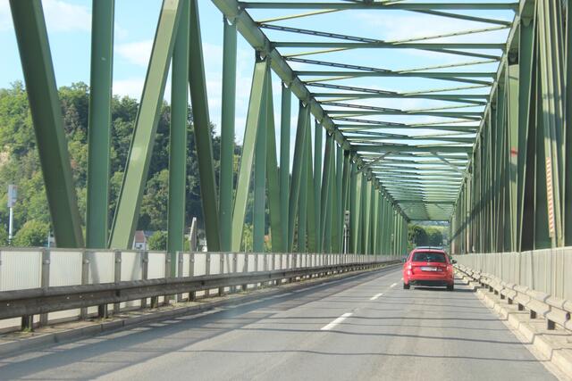 "Die Ennser und Ennsdorfer sind Opfer einer rücksichtslosen Transitlobbypolitik", meint Hans Peter Schausberger aus Enns.  | Foto: Ulrike Plank