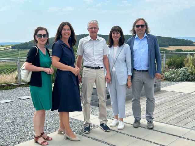 MAM (v.l.): Maryrose Sutterlüty (WKÖ), Regionalstellenobfrau Melanie Eckhardt, Norbert Polatschek (MAM) WKÖ-Vizepräsidentin Martha Schultz, Regionalstellenobmann Franz Nechansky  | Foto: WKB