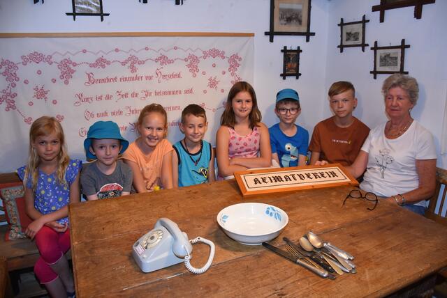 Ferienaktion 2024  - ein Besuch in der Heimatstube Pabneukirchen.  | Foto: Zinterhof