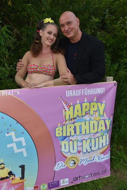 GREIN. Zum 5. Geburtstag des „Theatersommer Grein“ wird mit der Uraufführung „Happy Birthday, du Kuh“, gefeiert. Premiere ist Freitag, 9. August. | Foto: zin.