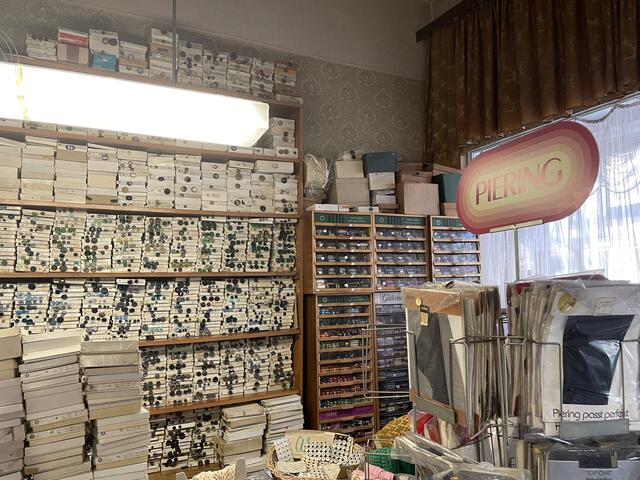 Über die Jahre hat sich einiges an Ware angesammelt. | Foto: Fabian Franz/MeinBezirk