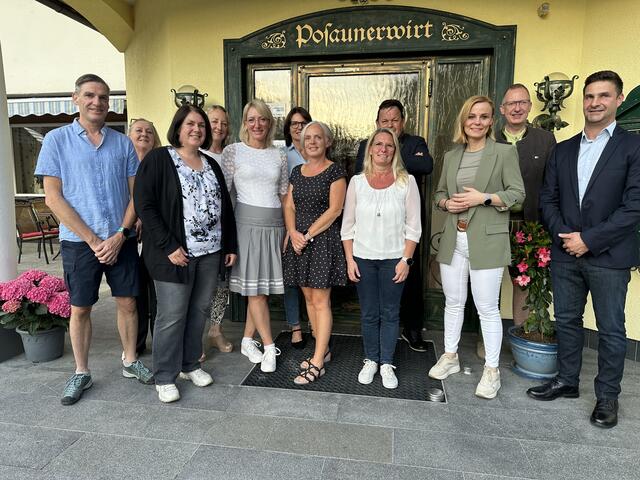 25 Jahre für die Gesundheit sind Andreas Hehenberger, Anita Fleißner, Anita Unterberger, Augustine Stöckl, Andrea Nindl, Karin Köpf, Manuela Fletcher und Monika Tockner da. | Foto: Betriebsrat Kardinal Schwarzenberg Klinikum